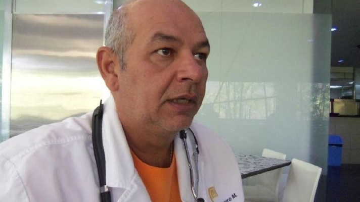 El médico infectólogo Julio Castro alertó que el costo de no traer las vacunas contra la COVID-19 
