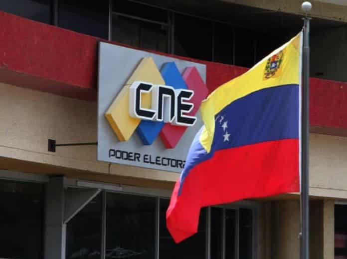 La rectora del Consejo Nacional Electoral (CNE), Tania D'Amelio, recordó las condiciones para la postulación de candidatos y recordó que los dirigentes políticos inhabilitados no pueden ser abanderados para las regionales del 21 de noviembre.