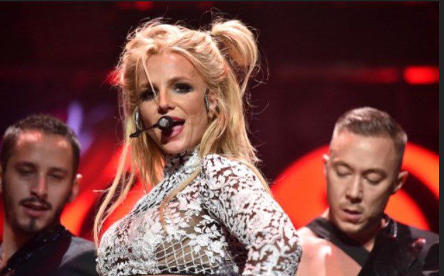 Britney se olvida de sus líos legales y se destapa
