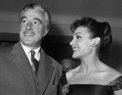 De la época de oro de su carrera, Carmen Sevilla compartió con muchos galanes, como el italiano Vittorio De Sica. Foto AFP