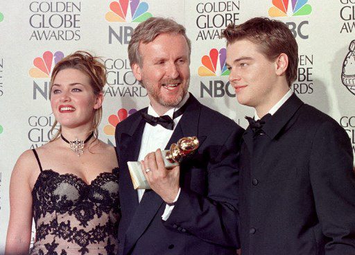 James Cameron con sus protagonistas de Titanic, Kate Winslet y Leonardo DiCaprio. Foto AFP