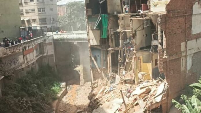 Onda tropical 22 causó estrados en Altagracia: se derrumbó un edificio