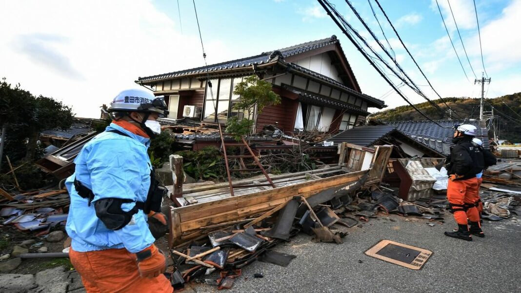 Además de los muertos hay cuantiosos daños materiales. Foto AFP